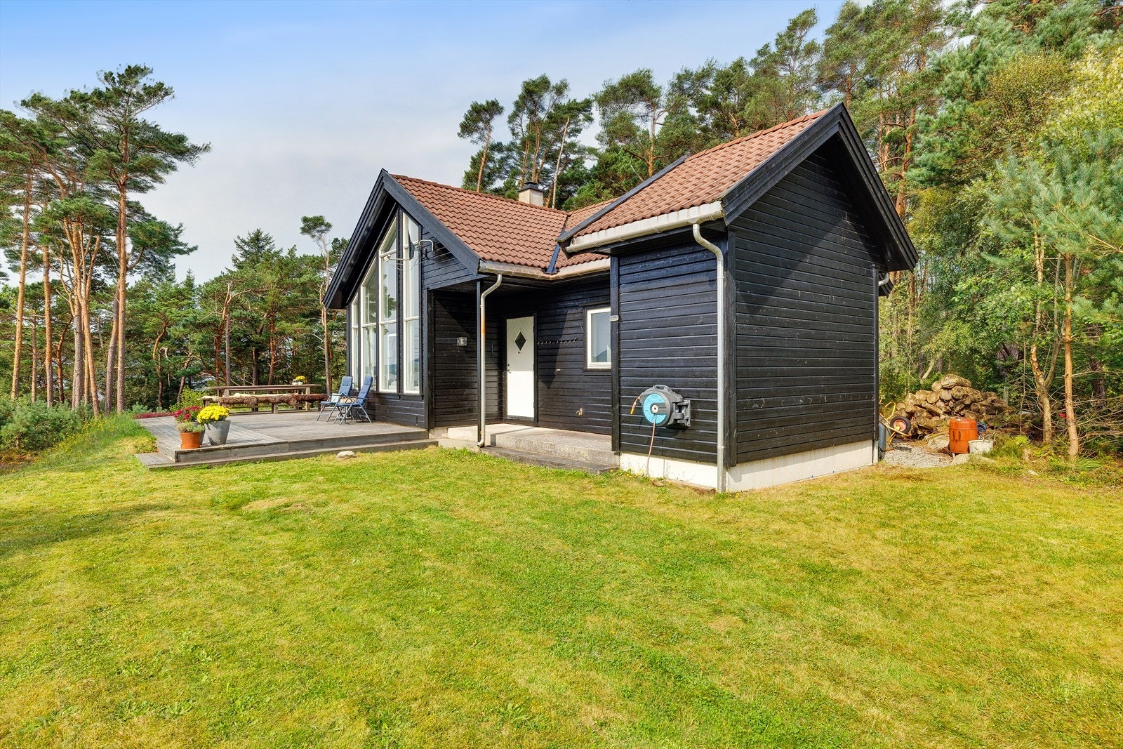 Hytta er oppført i 2011 og holder god standard Galleribilde