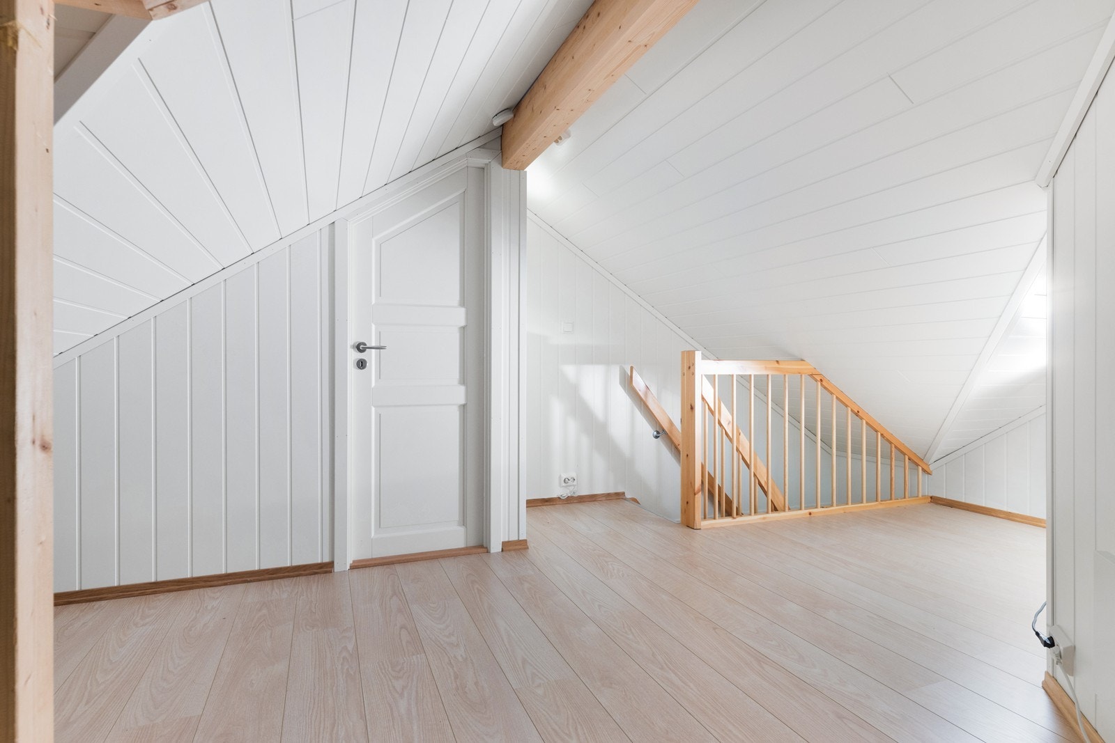 Arealene på hemsen er ikke målbare på grunn av takhøyde ( 1,83), men man har mange muligheter for bruksområder Galleribilde