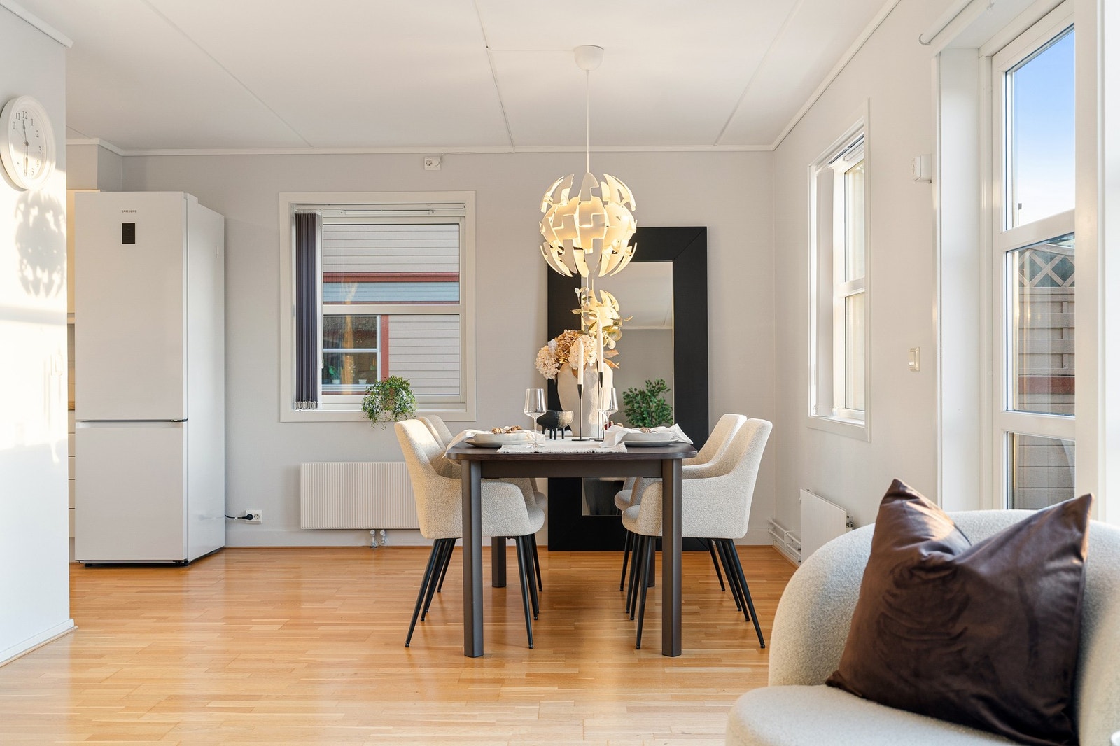 Stor plass til ønsket spisegruppe. Galleribilde