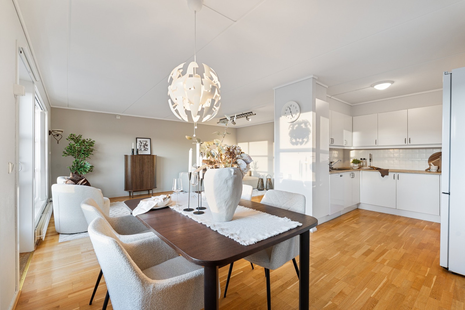 Spisebordet finner sin naturlige plass i tilknytting stue/kjøkken. Galleribilde