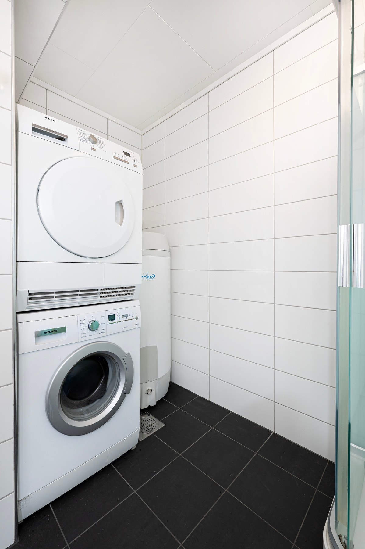 Bisje for varmtvannsbereder og vaksemaksin. Galleribilde