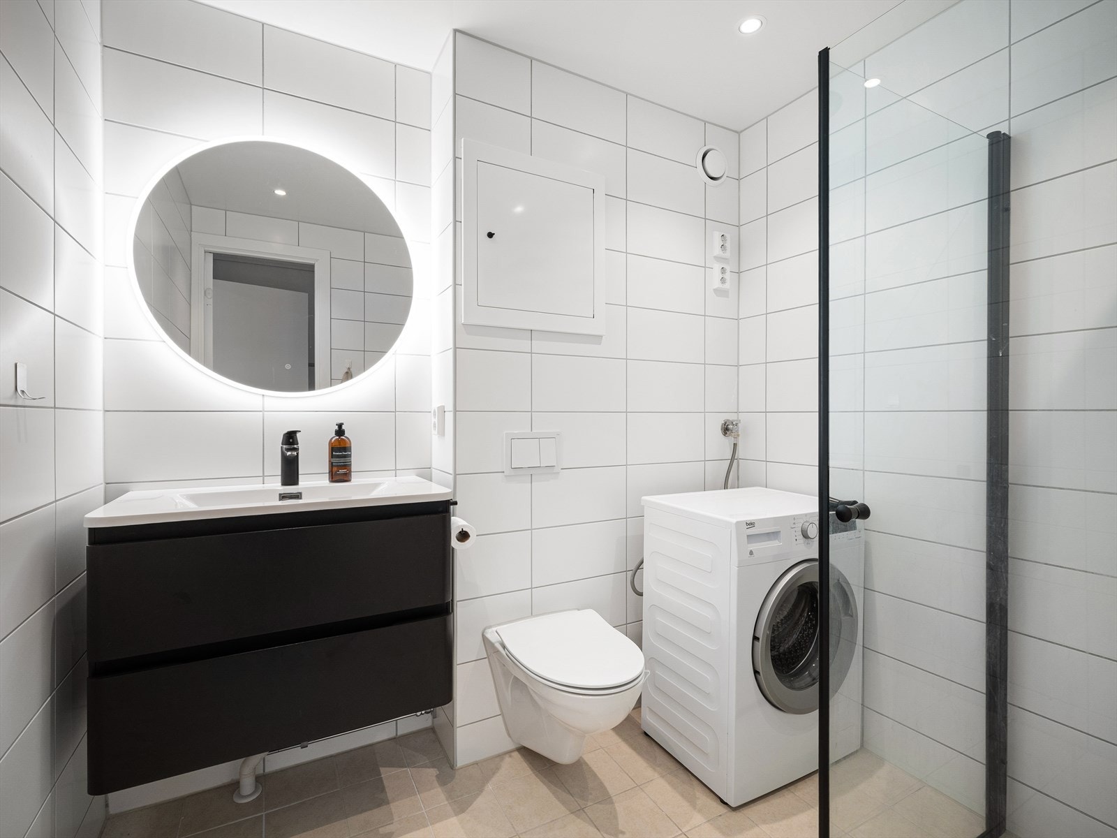 Badet er totalrenovert i regi av sameiet i 2023. Vann og avløpssystem i blokka er nytt. Det er etablert felles beredesentral og boret etter bergvarme. Galleribilde