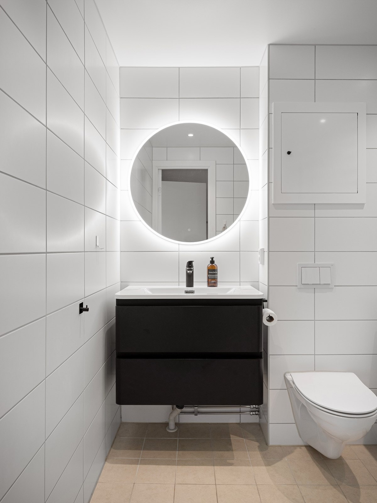 Fliser på vegg og gulv. Gulvvarme. Galleribilde