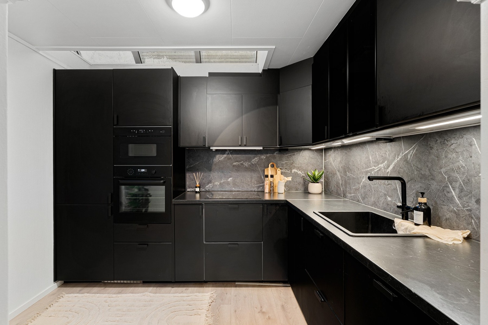 Kjøkkenet ble oppusset i 2022. Galleribilde