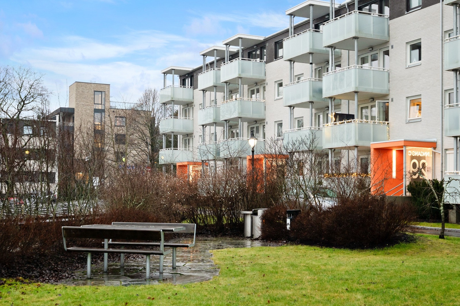 I borettslaget finner du sitteplasser med mulighet for kullgrilling. Galleribilde