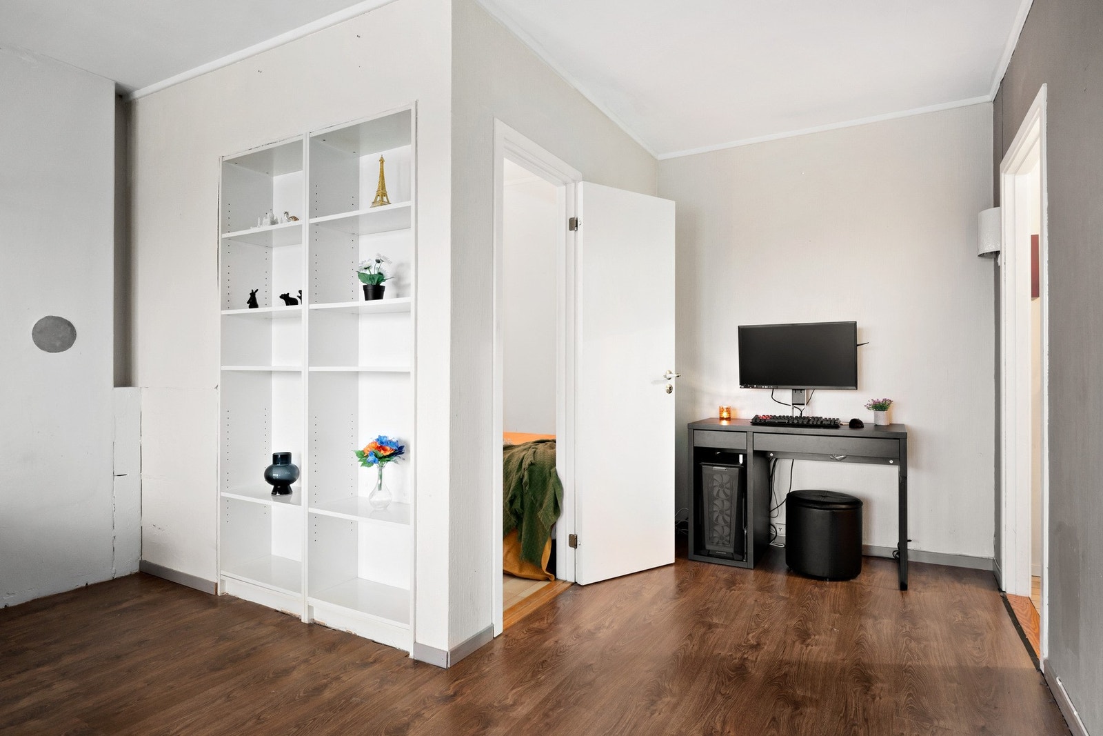 I tilknytning til stuen er det også en liten mellomgang med plass til for eksempel konsollbord eller hjemmekontor. Galleribilde