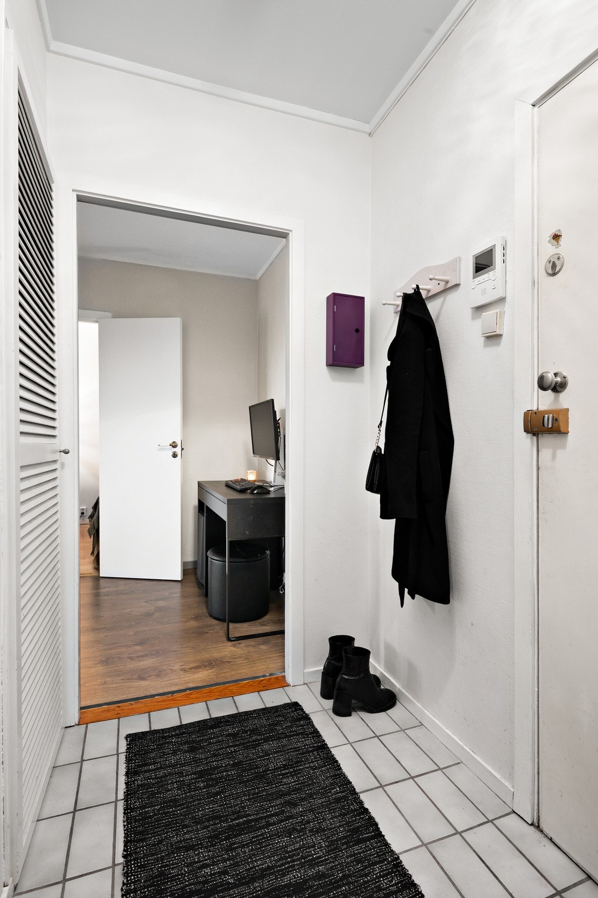 Velkommen inn til en praktisk entré. Galleribilde