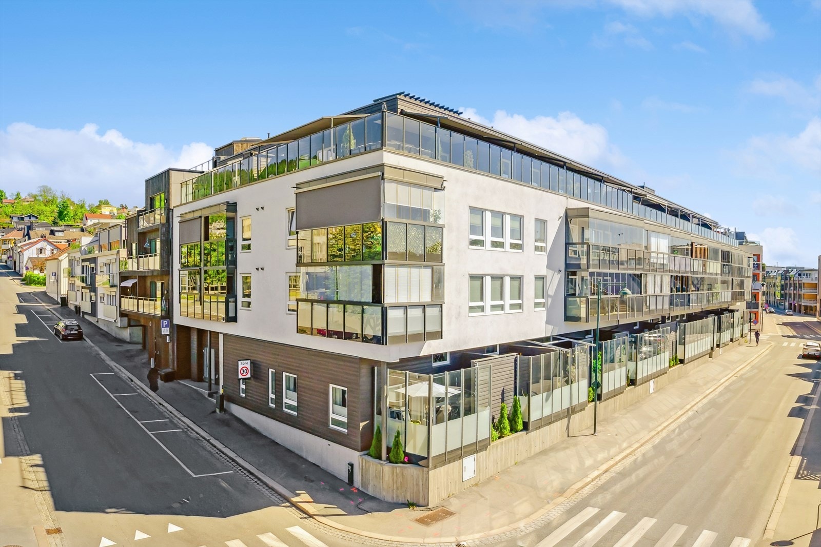 Beliggenheten på Bragernes gir deg alt innen gangavstand - elvepromenaden, Bragernes torg, jernbanestasjonen og byens beste restauranter og kaféer. Galleribilde