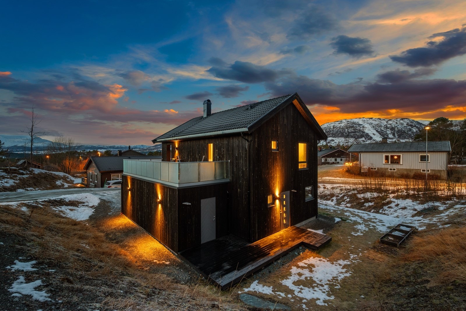 Ved inngangspartiet finner vi en praktisk sportsbod på 5m² hvor man kan lagre unna diverse. Galleribilde