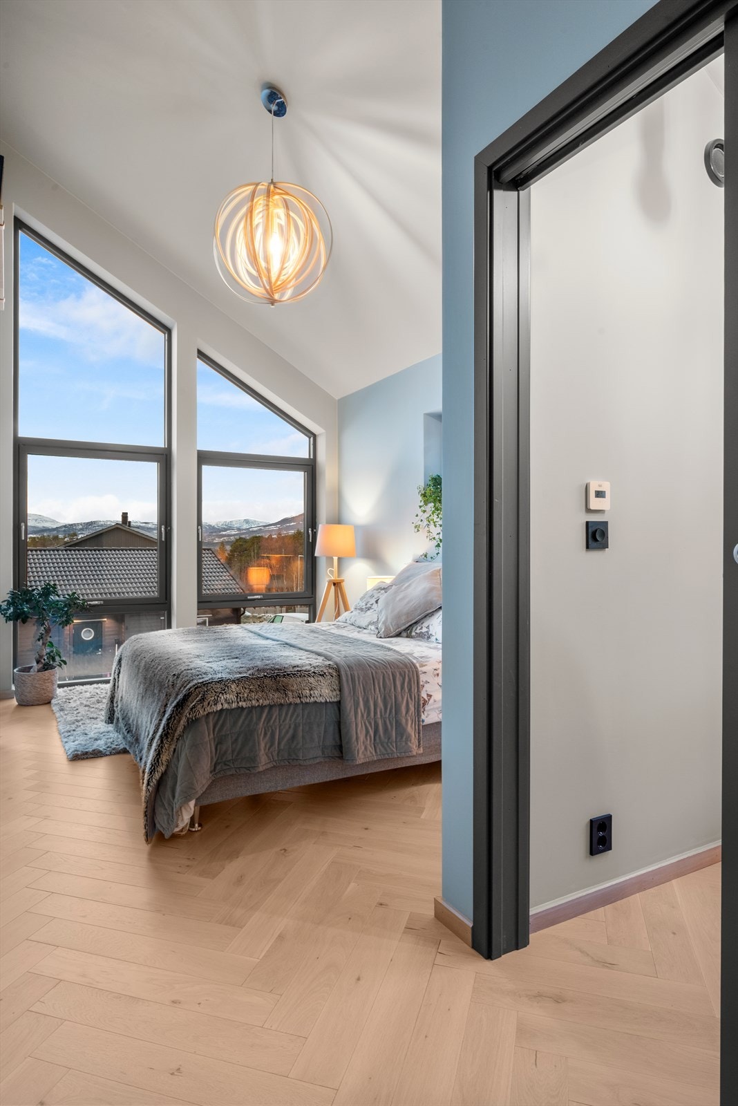 Vi går videre til hovedsoverommet. Galleribilde