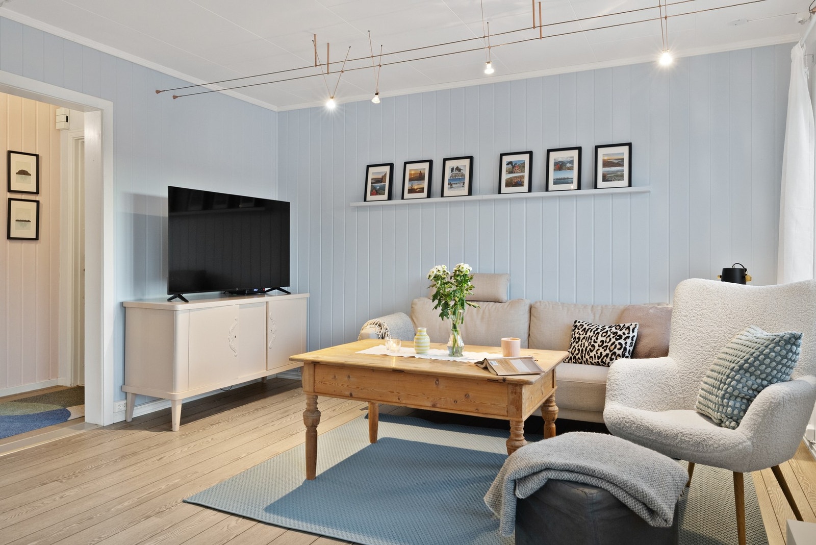 Leiligheten består av entrè, stue, spisestue (evt.soverom), soverom og bad/vaskerom Galleribilde