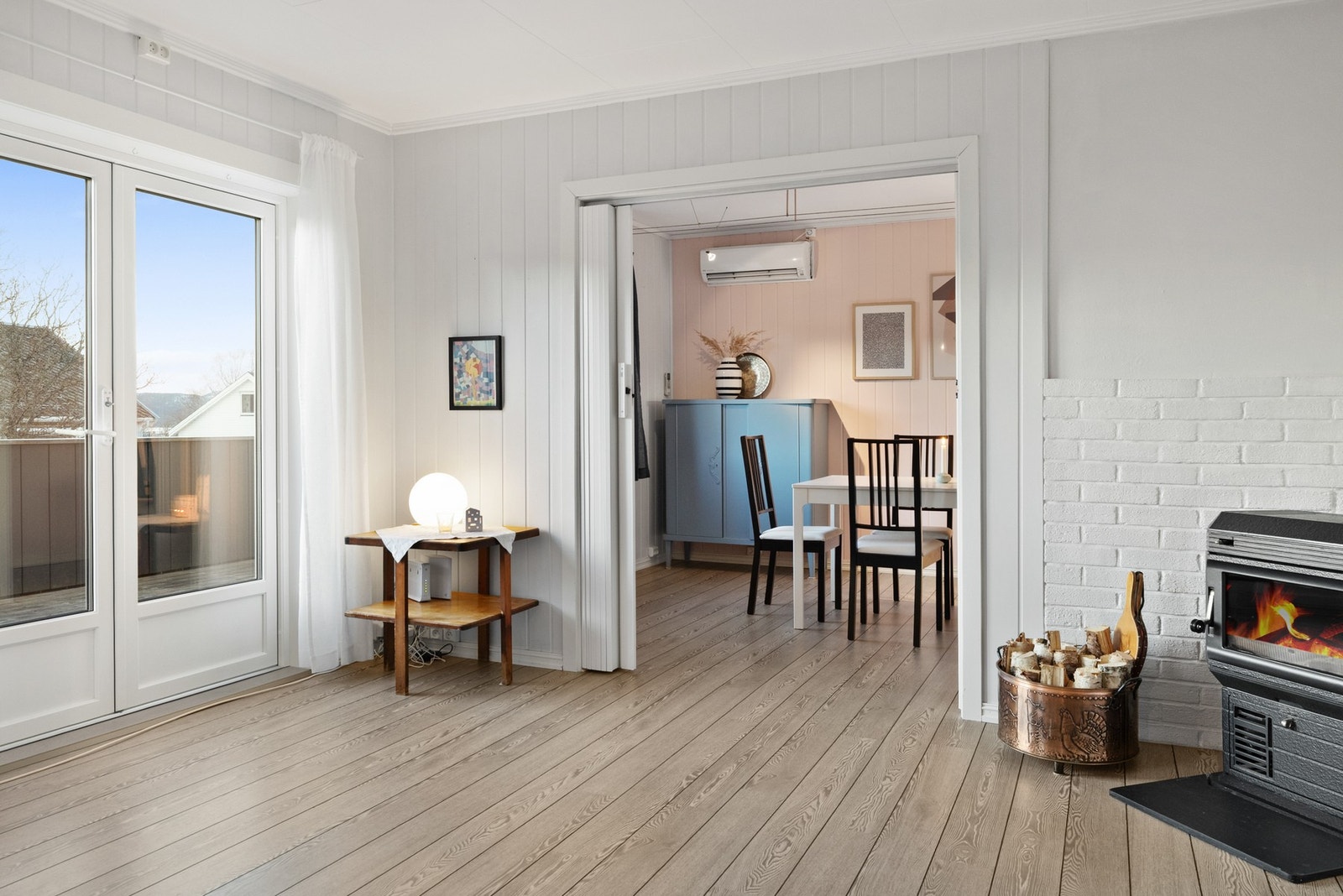 Åpen og romslig planløsning som gir gode møbleringsmuligheter Galleribilde