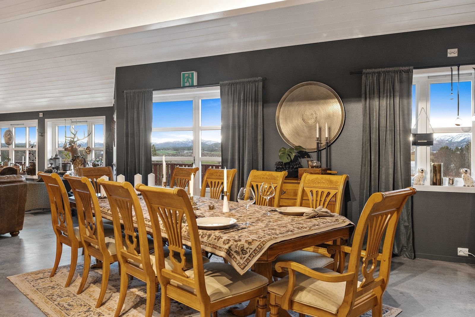 Med sin sentrale plassering blir spisesonen et naturlig samlingspunkt for hygge Galleribilde