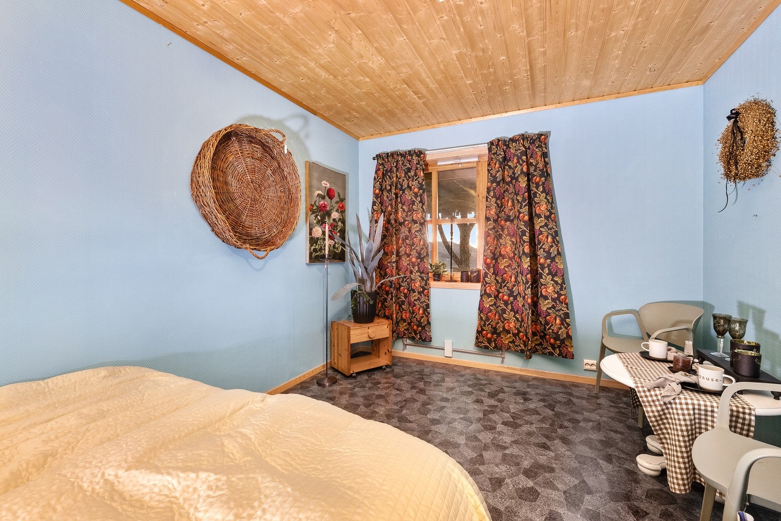 Overnattingsrom i underetasjen Galleribilde