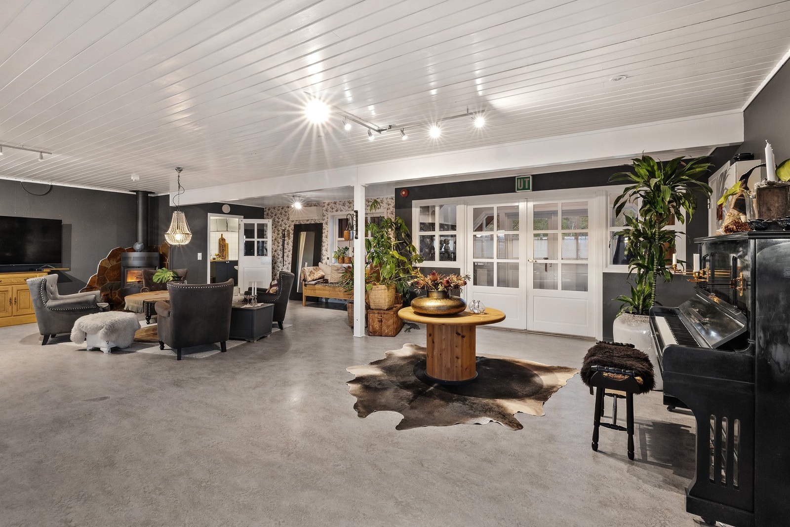 Åpen planløsning med rikelig plass til møblering og personlig innredning Galleribilde