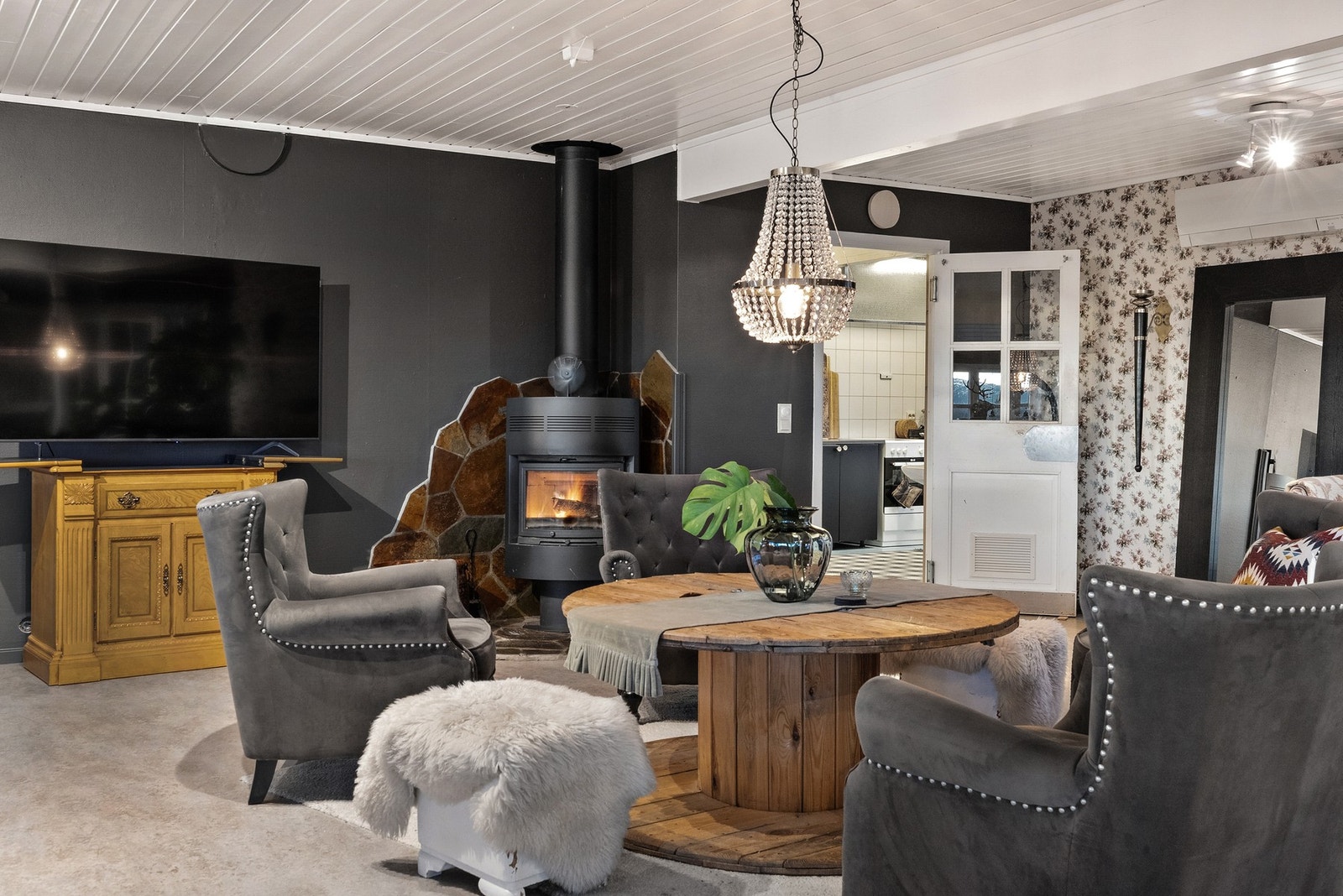 Videre er det tilkomst til kjøkkenet Galleribilde