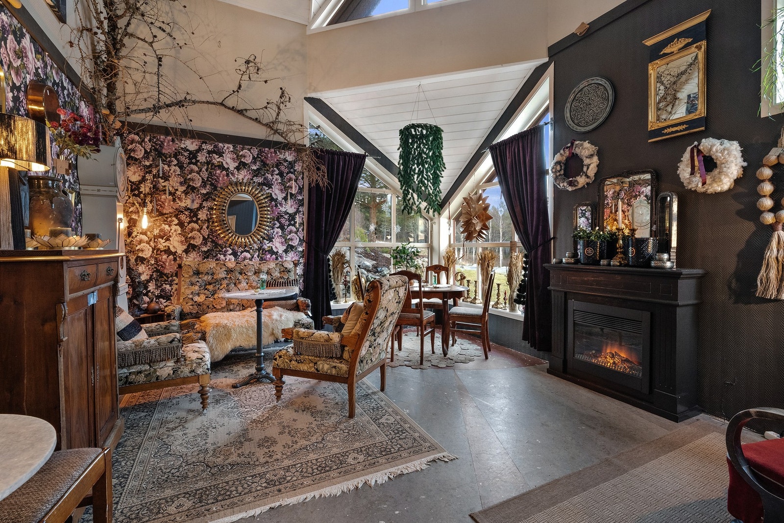 Innholdsrik og allsidig eiendom med spennende muligheter Galleribilde