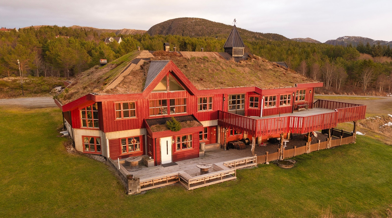 Et vakkert bygg med et eventyrlig preg Galleribilde