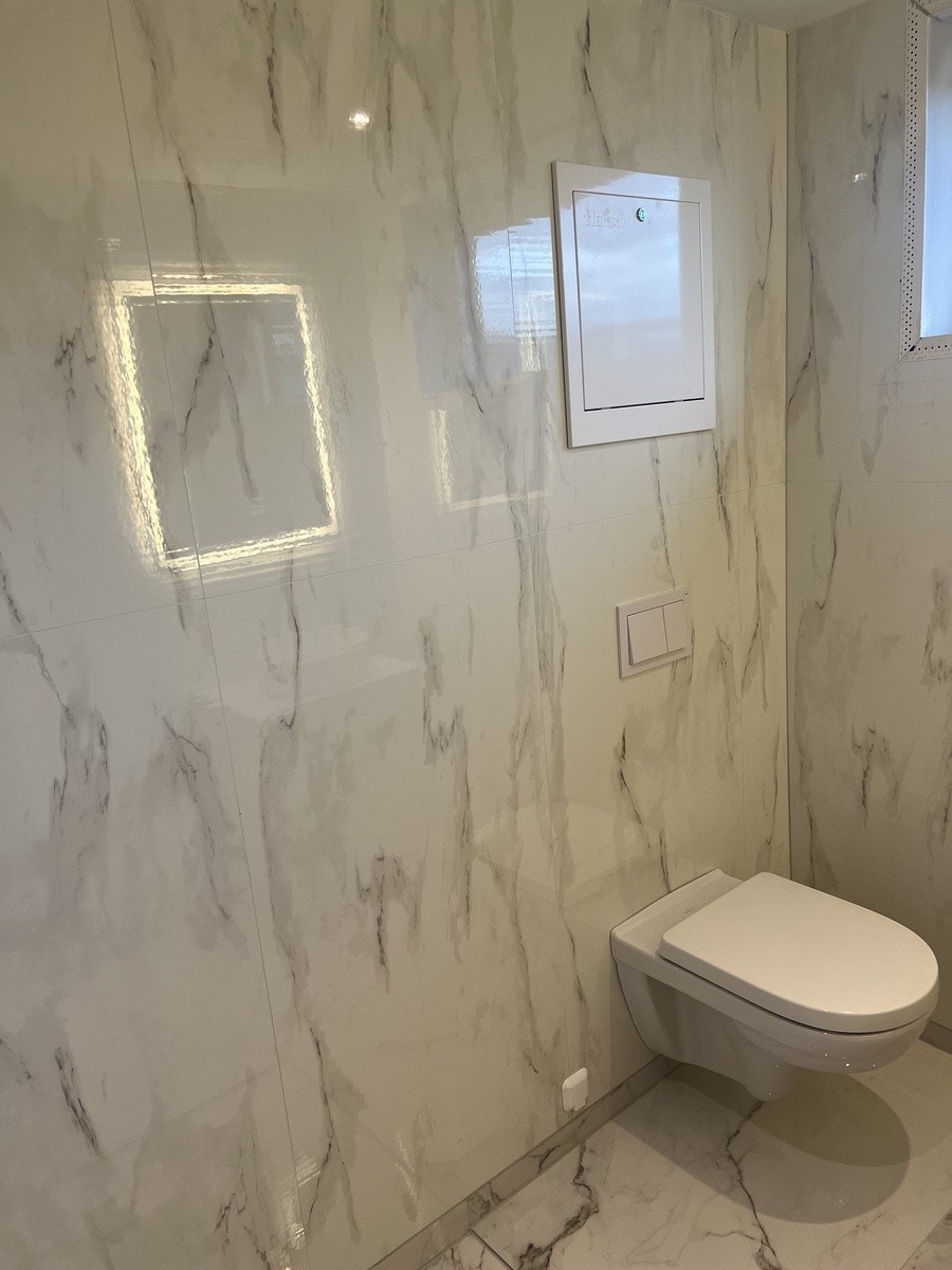 Bad med vaskerom i egen del Galleribilde