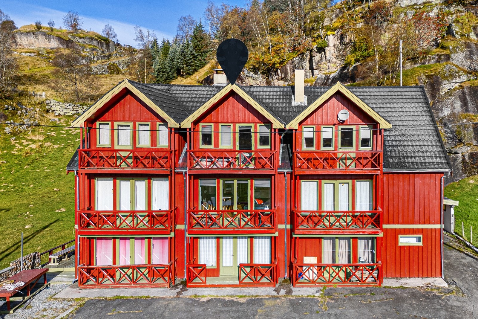 Leiligheten går over to plan (2. og 3. etasje). Galleribilde