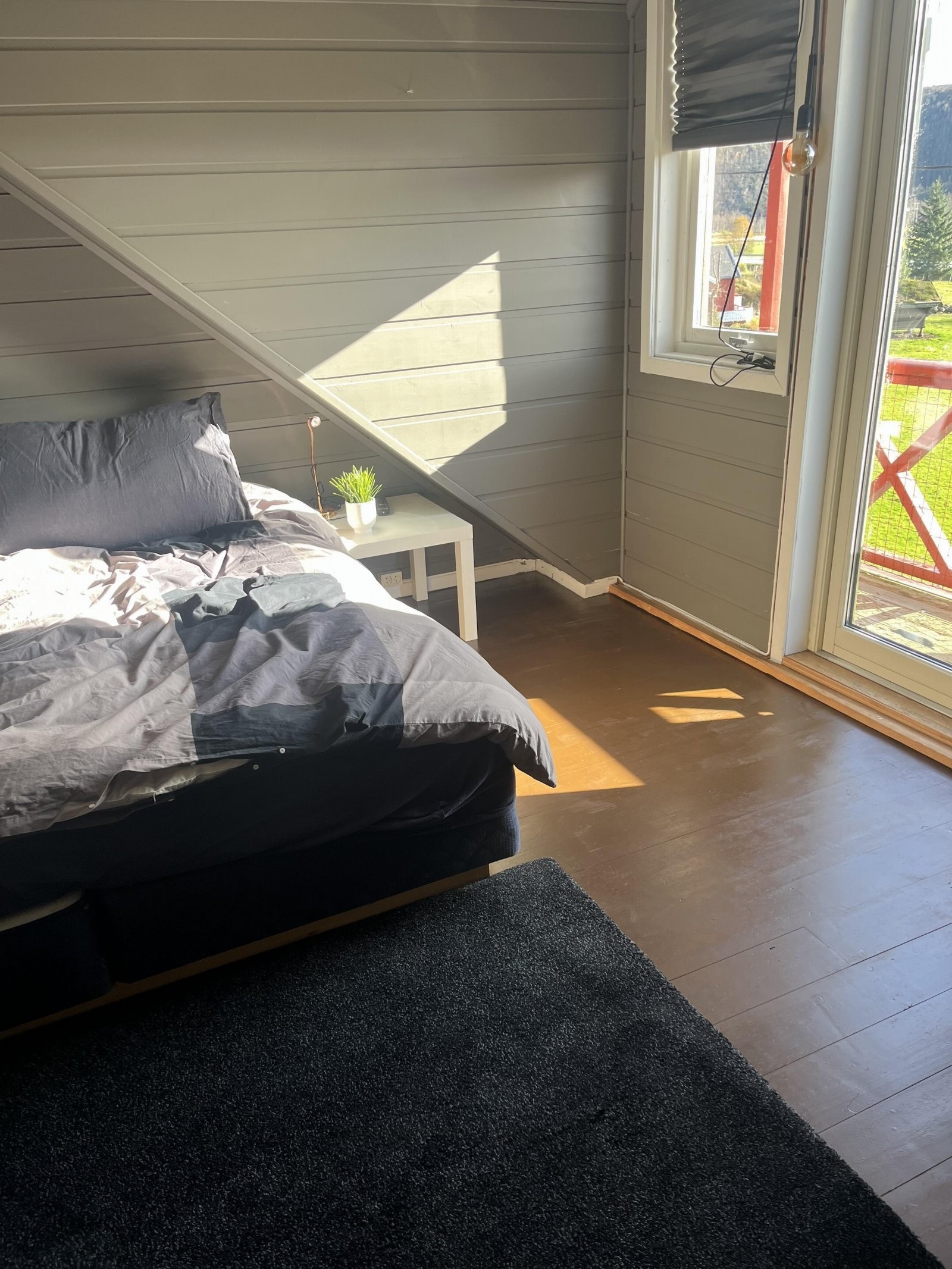 Selgers bilde med ny farge/behandlet gulv. Galleribilde