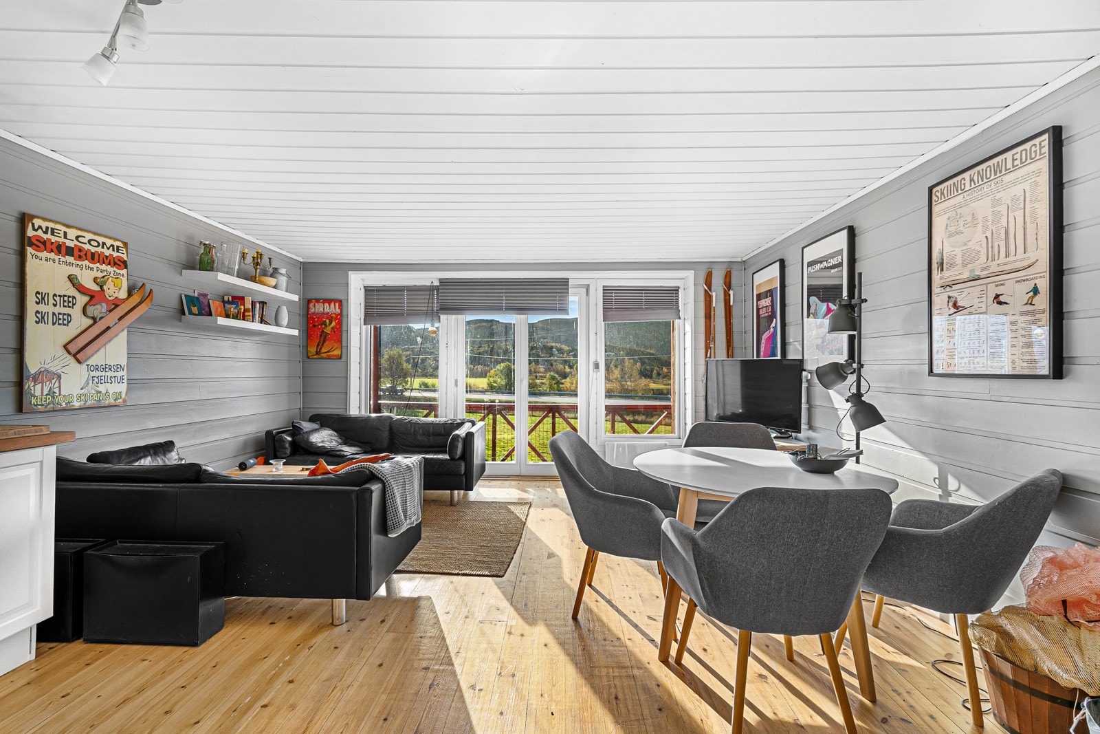 En trivelig leilighet over to plan. Galleribilde