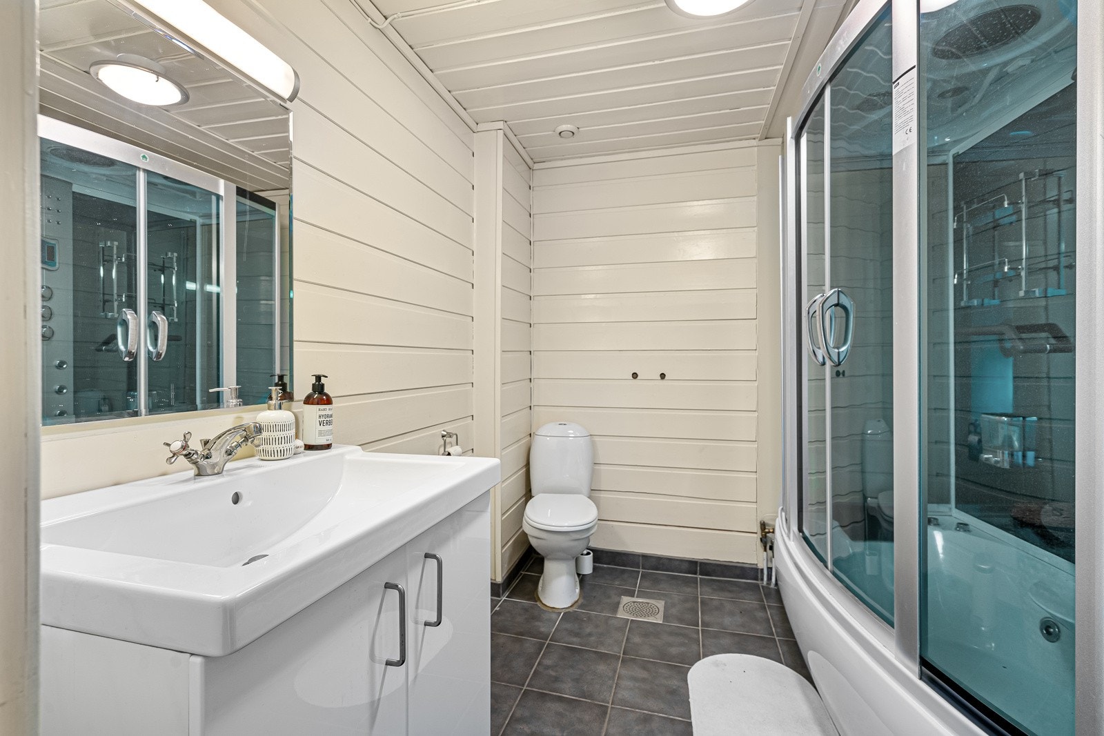 Bad i 2. etasje. Galleribilde