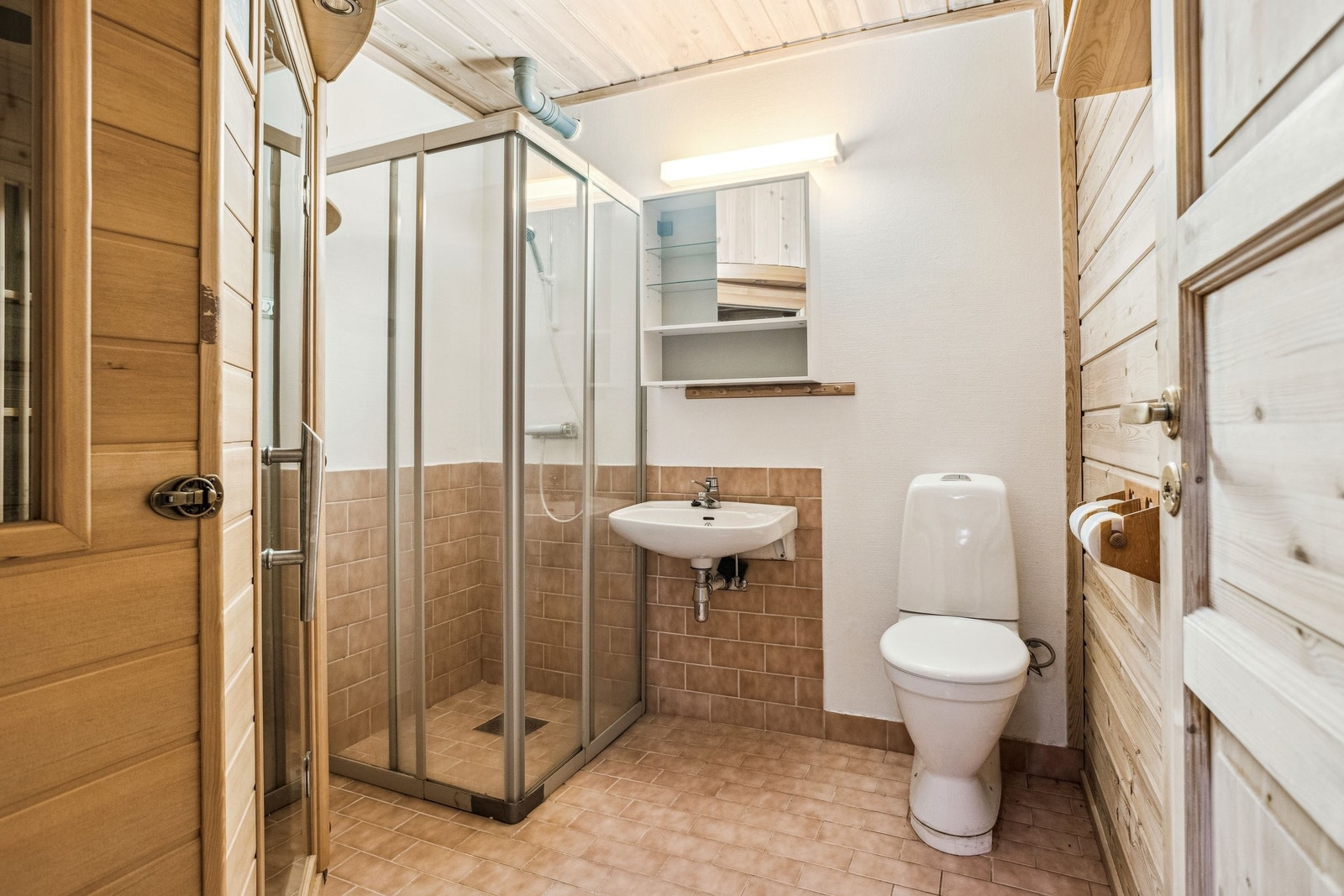 Bad underetasje. Varmekabler Galleribilde