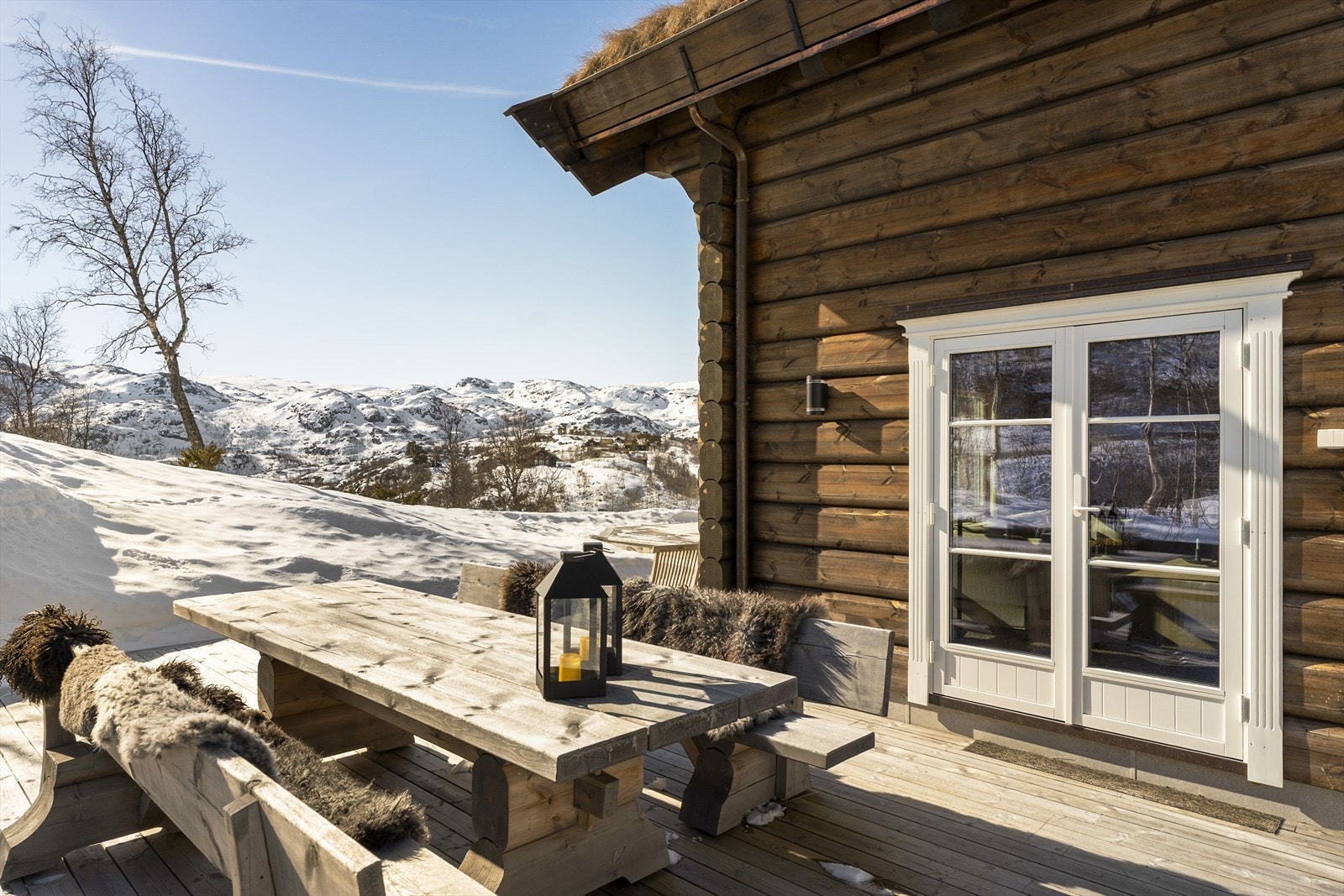 Nyt fine dager i solveggen med venner og famile og en nydelig utsikt. Galleribilde