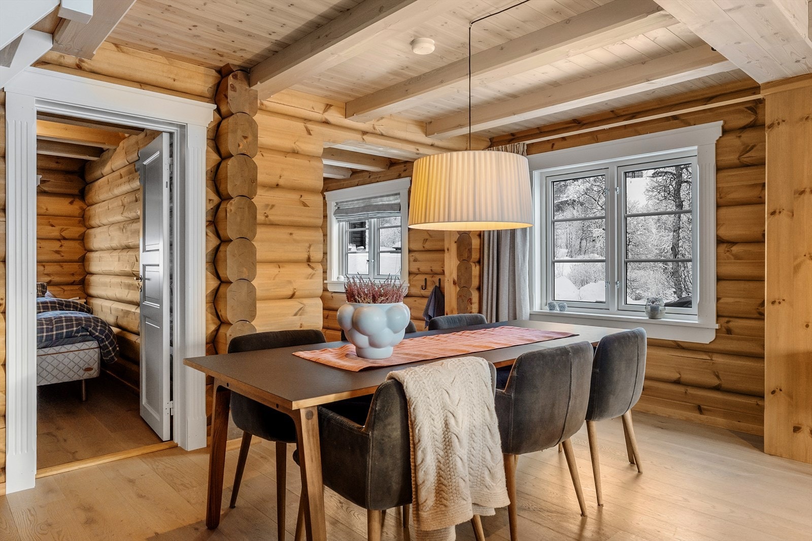 God plass til gjester og familie. Galleribilde