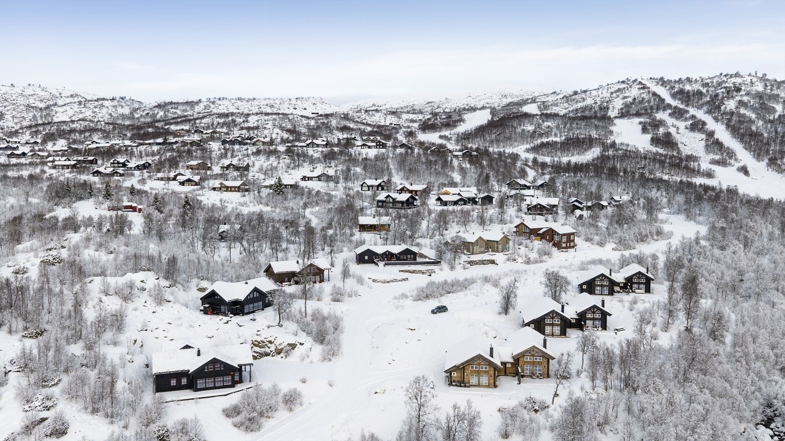 Alternativt har man kort avstand til nyere og forlenget lysløype som går helt til Botn. Denne er perfekt for treningsturer om kvelden. Fra denne løypa har man også tilgang til det omfattende løypenettet som går innover mot Fossen og videre. Galleribilde