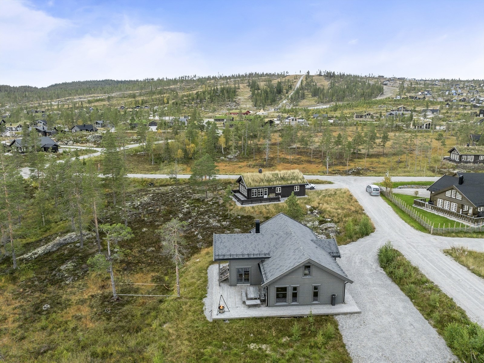 Hytta har en flott plass i feltet med kort vei til alpinanlegget og sykkelparken Galleribilde