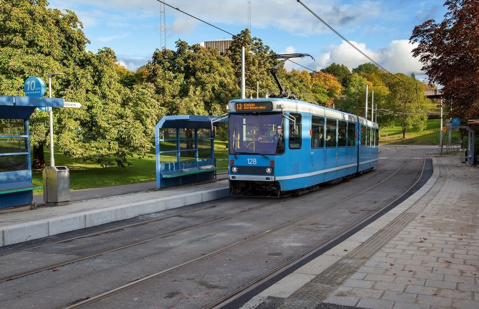 T-bane, trikk og buss finner du rett utenfor inngangsdøra Galleribilde