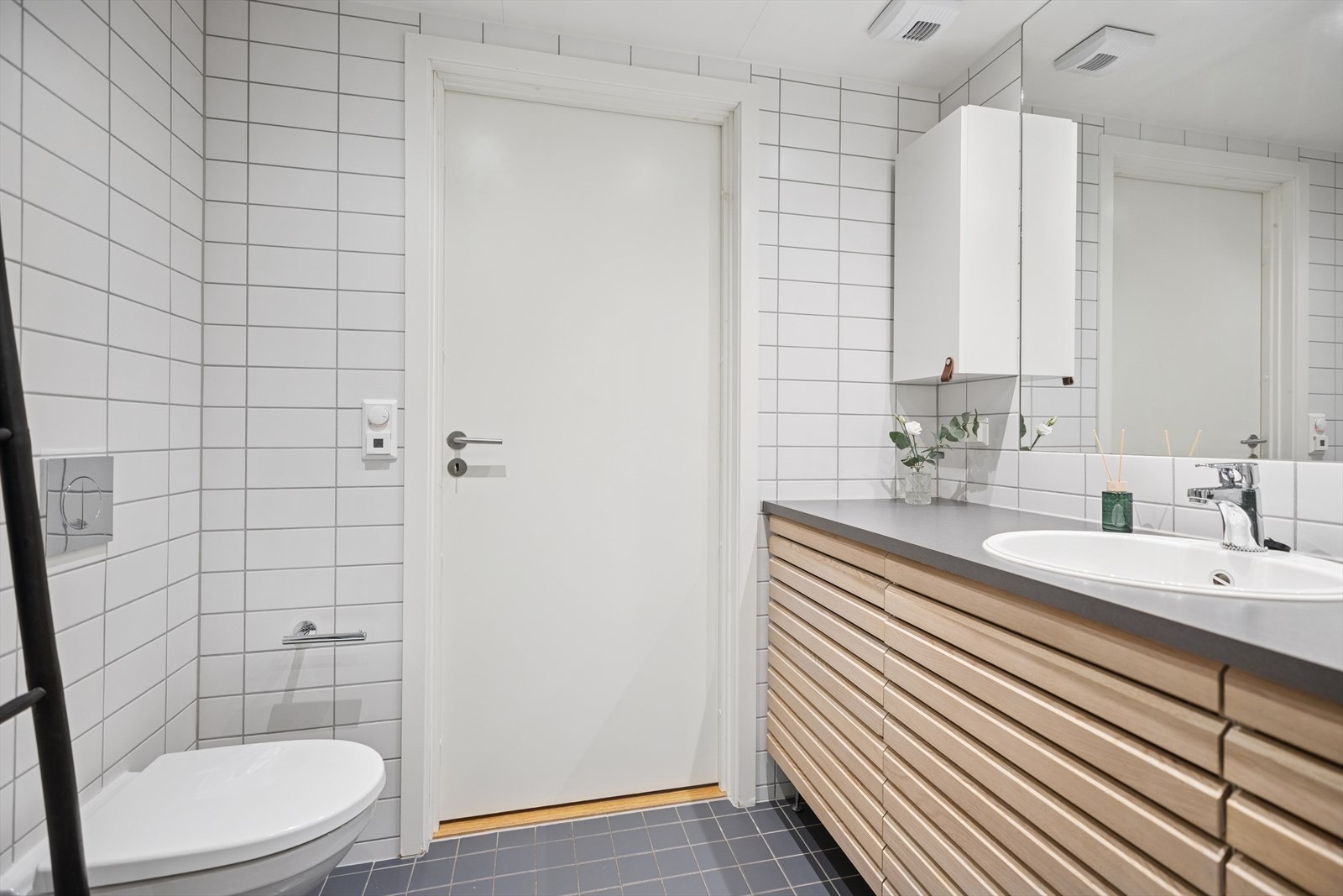 Romslig og praktisk med nyere benkeseksjon Galleribilde