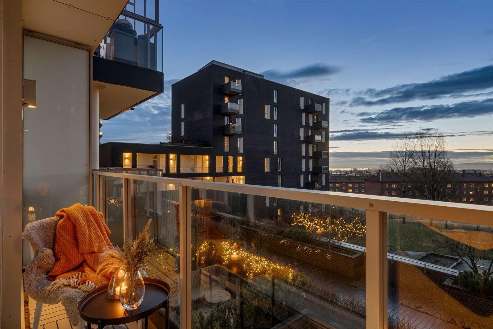 Balkongen i 2. etg gir deg muligheten til å nyte den fine utsikten fra en høyde Galleribilde