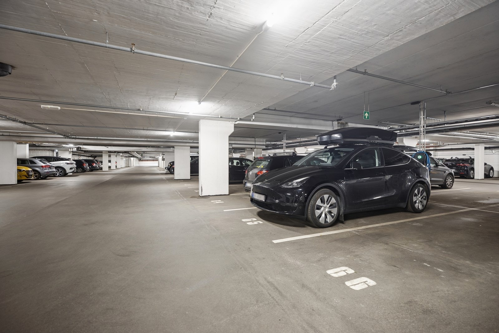 Garasjeplass i felles, lukket anlegg med elbil-lader medfølger Galleribilde