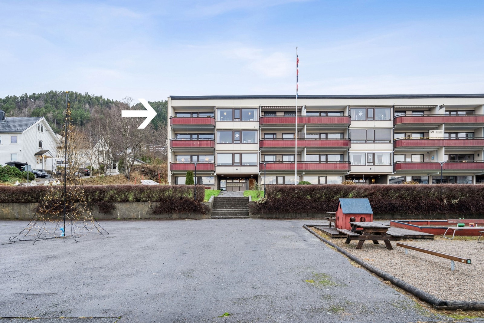 Leiligheten har en meget god intern beliggenhet på topp og ende, helt uten innsyn. Galleribilde