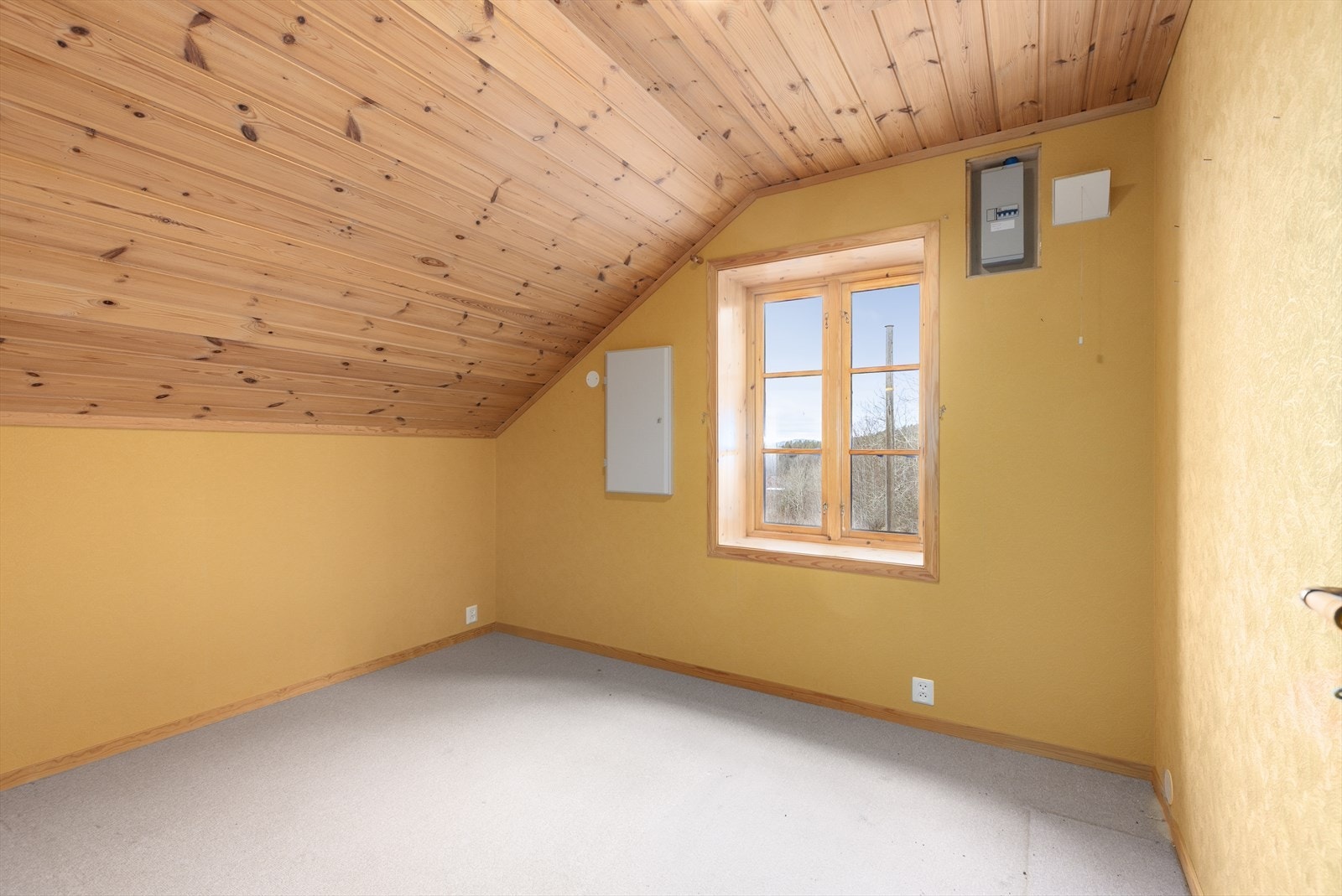 Det andre soverommet er romslig, med god plass diverse soveromsmøblement. Her er også boligens sikringsskap montert. Galleribilde