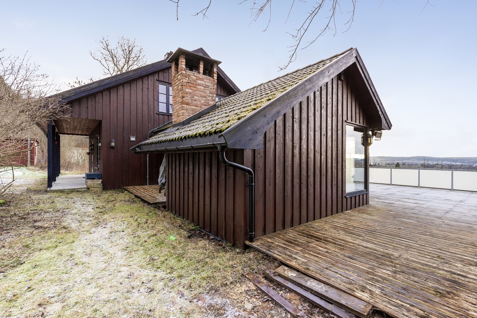 Boligen ble tilbygget i 1999. Tilbygget er imidlertid ikke oppført i henhold til mottatte bygningstegninger fra kommunen. Galleribilde