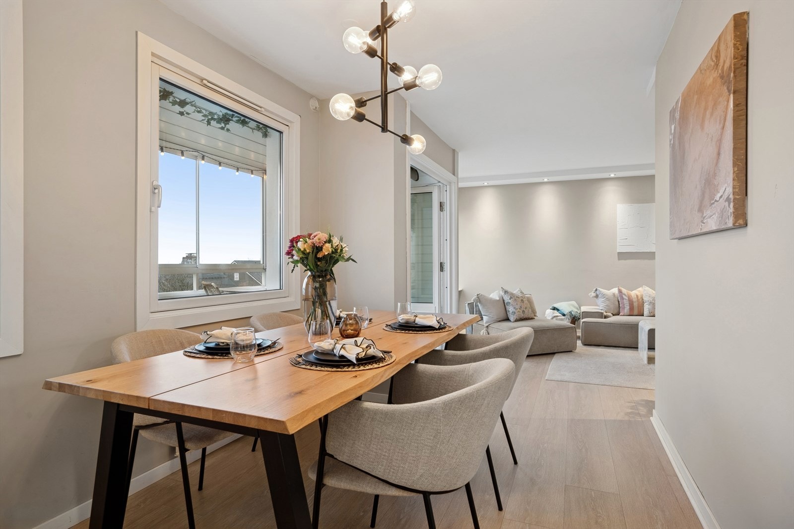 Innbydende med fine muligheter for selskap/middager og sosiale sammenkomster Galleribilde