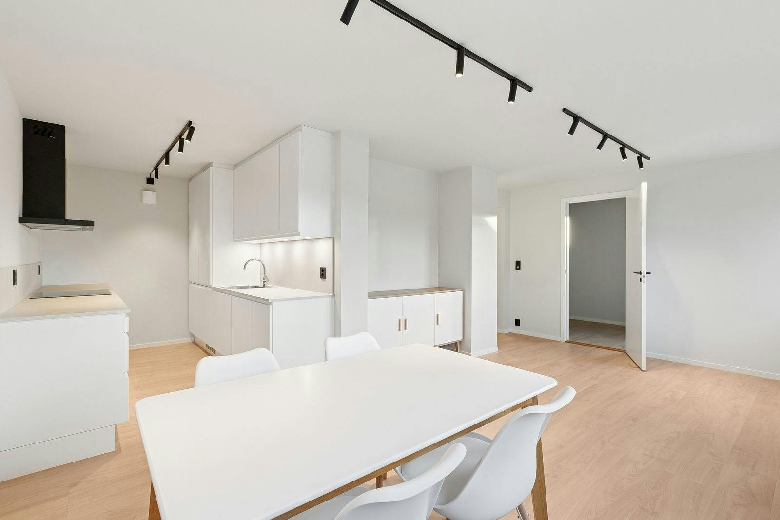 Velkommen til Jens Tvedts veg 3! Nyrenovert sokkelleilighet på ca 44 kvm. Galleribilde