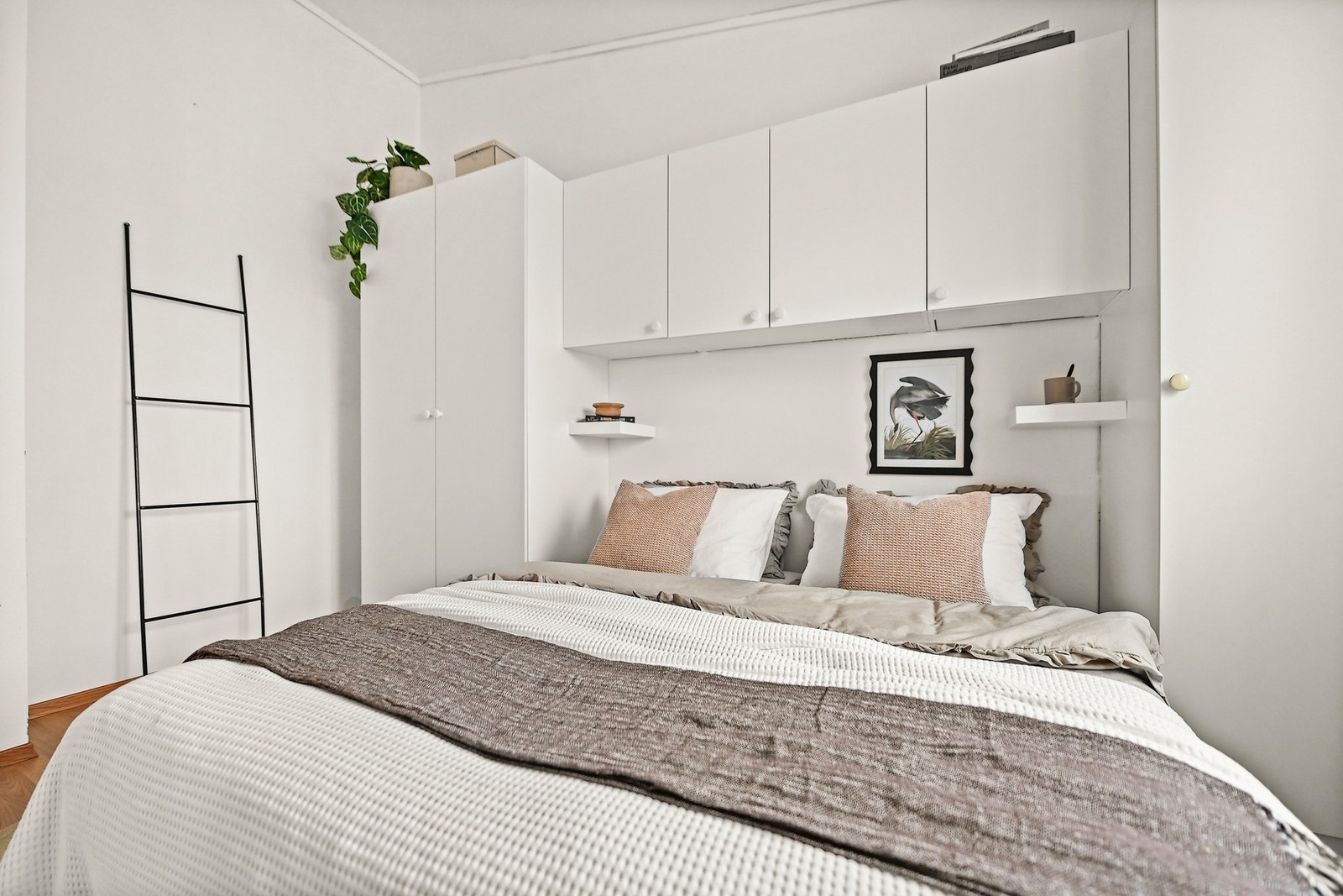 Det er god plass til garderobeskap i soverommet. Galleribilde