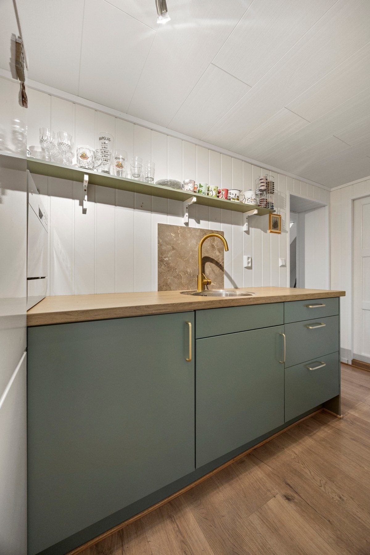 Innredet med hybelkjøkken. Galleribilde