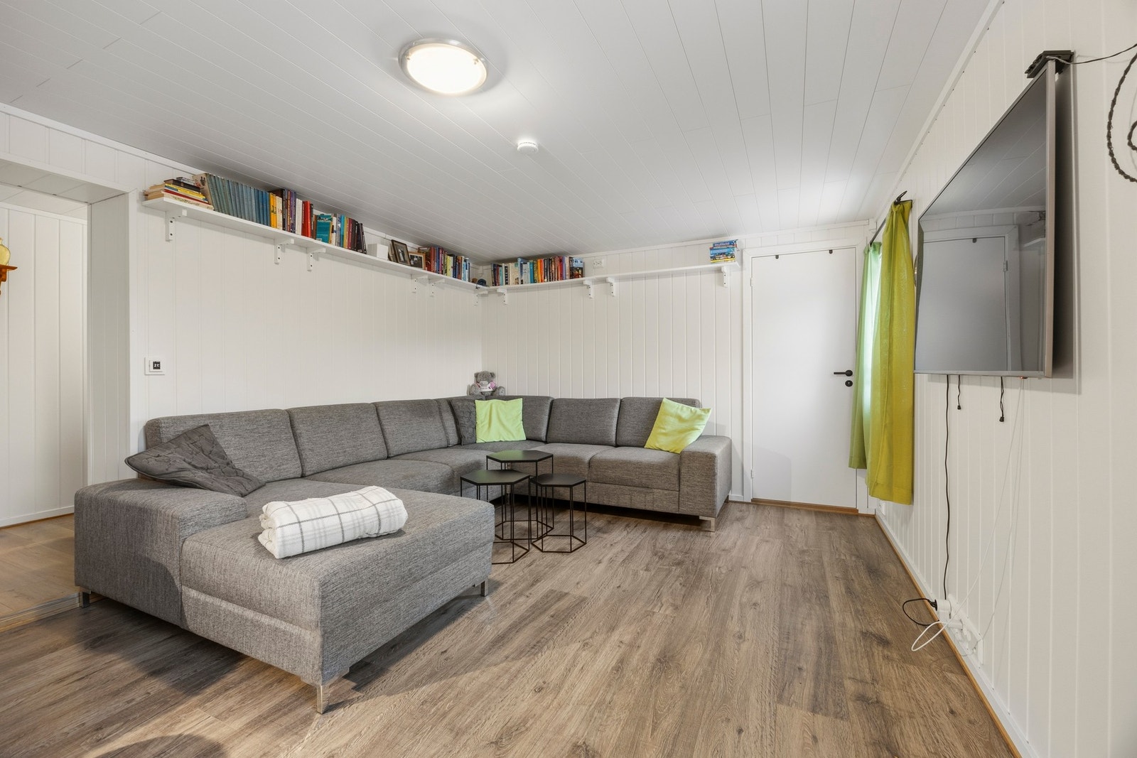 God plass for sofaseksjon. Galleribilde