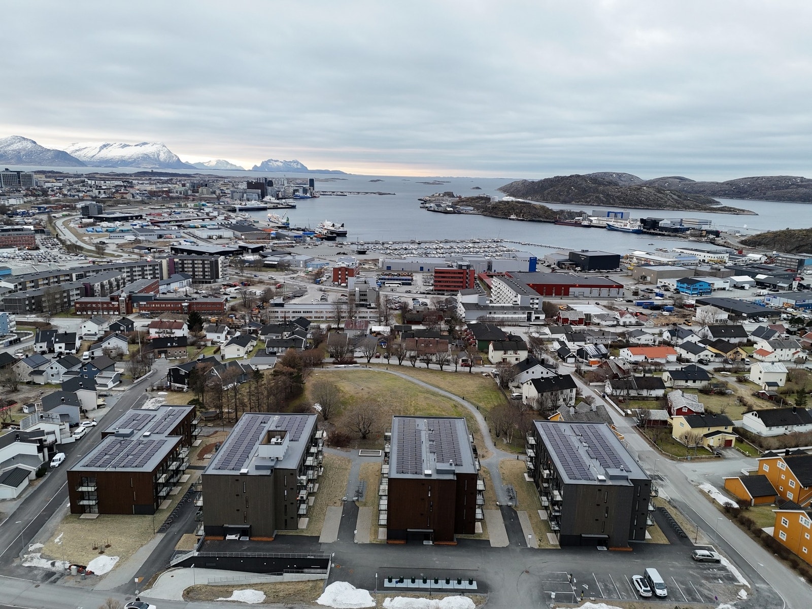 Leiligheten ligger i kort avstand til det meste du trenger. Galleribilde