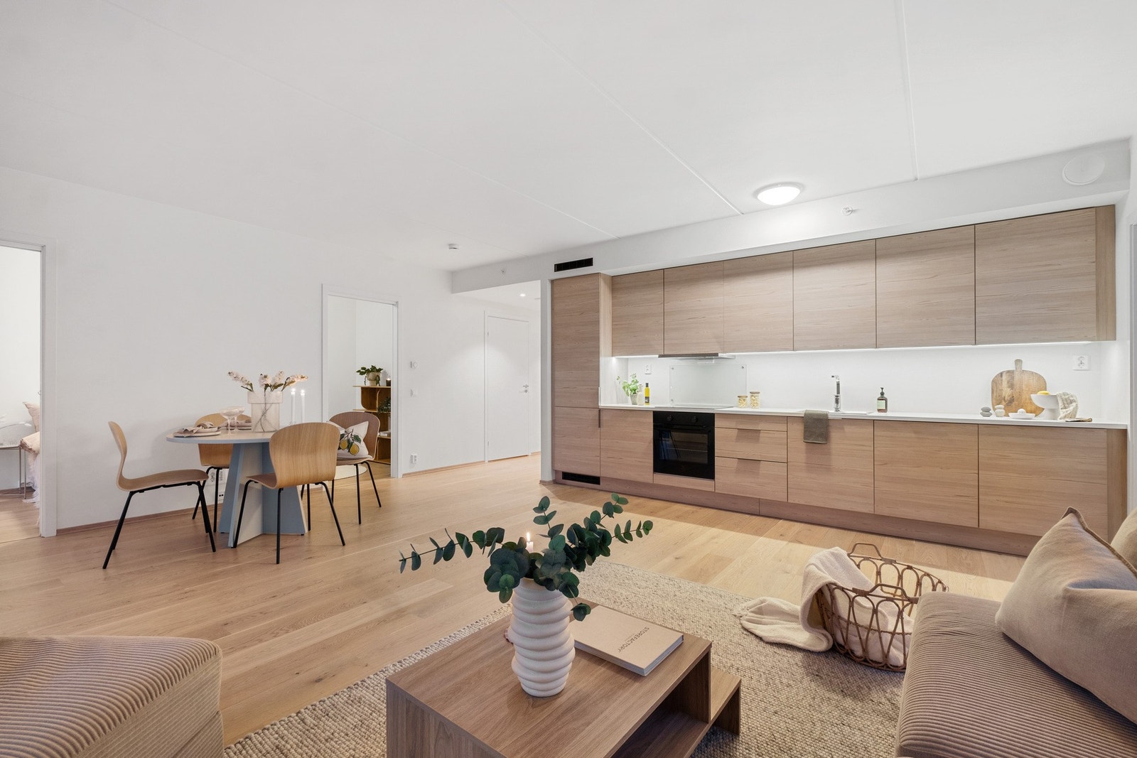 Her er det plass til et spisebord med tilhørende stoler. Galleribilde