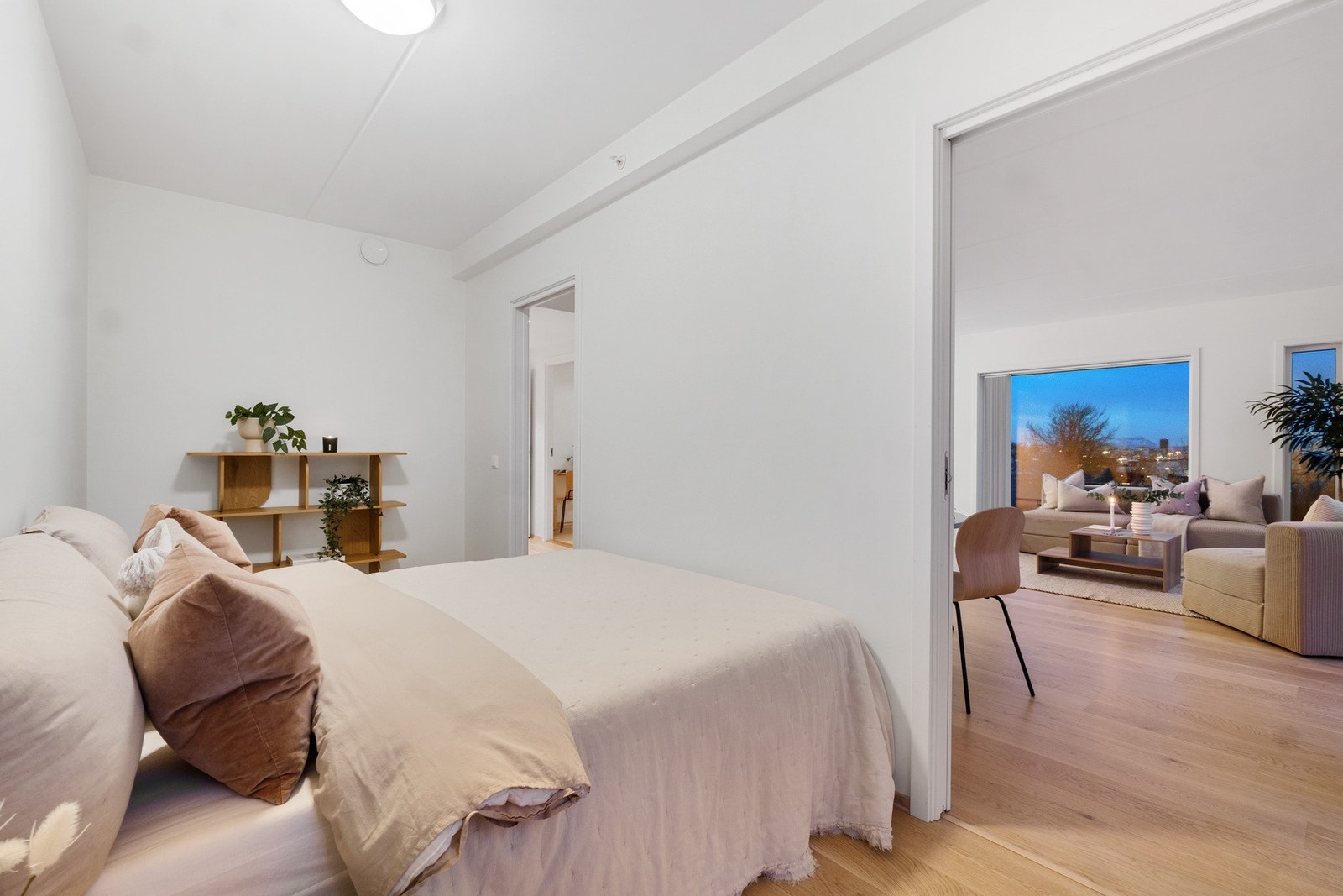 Dette passer fint med inngang på hver side av sengen. Galleribilde