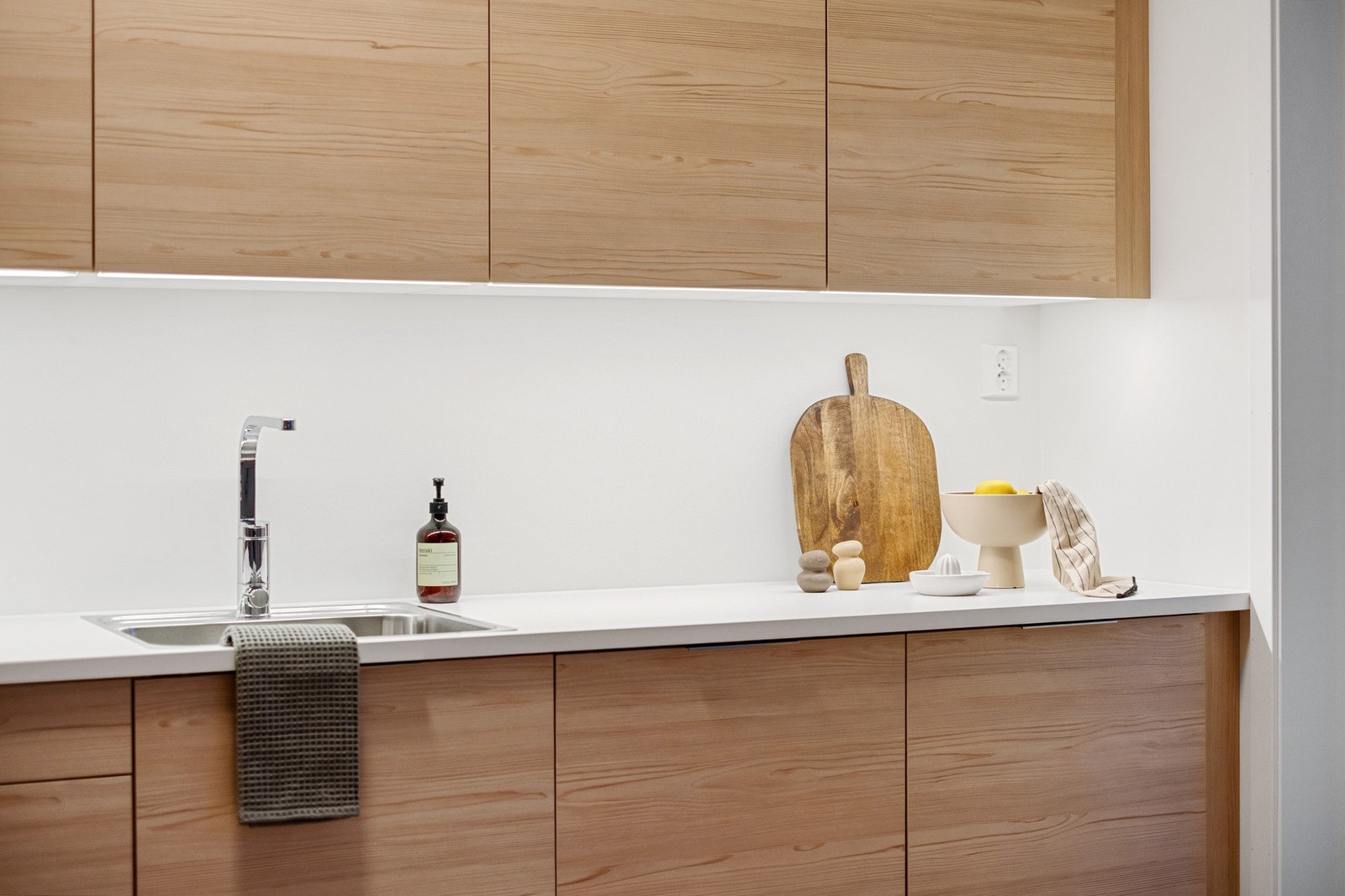 Innredningen har fronter i slett utførelse. Galleribilde