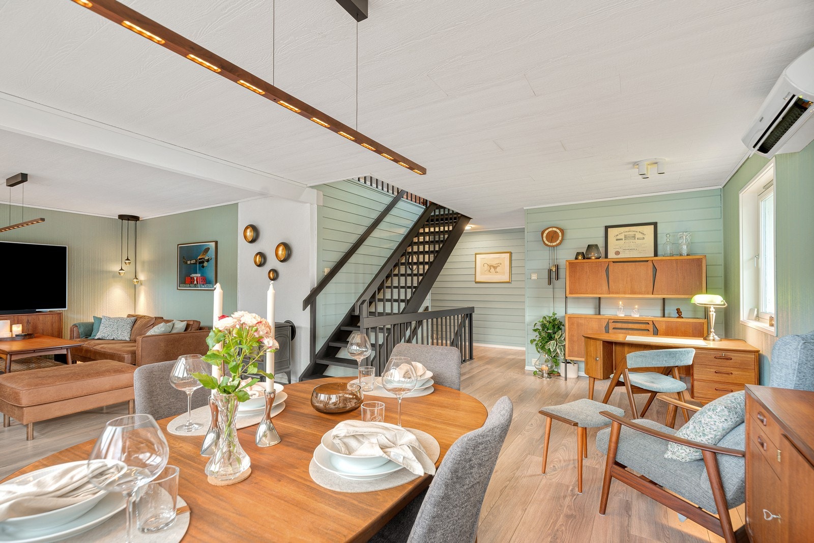 Her har man nok av plass til å innrede med en spisegruppe med plass til hele familien! Galleribilde