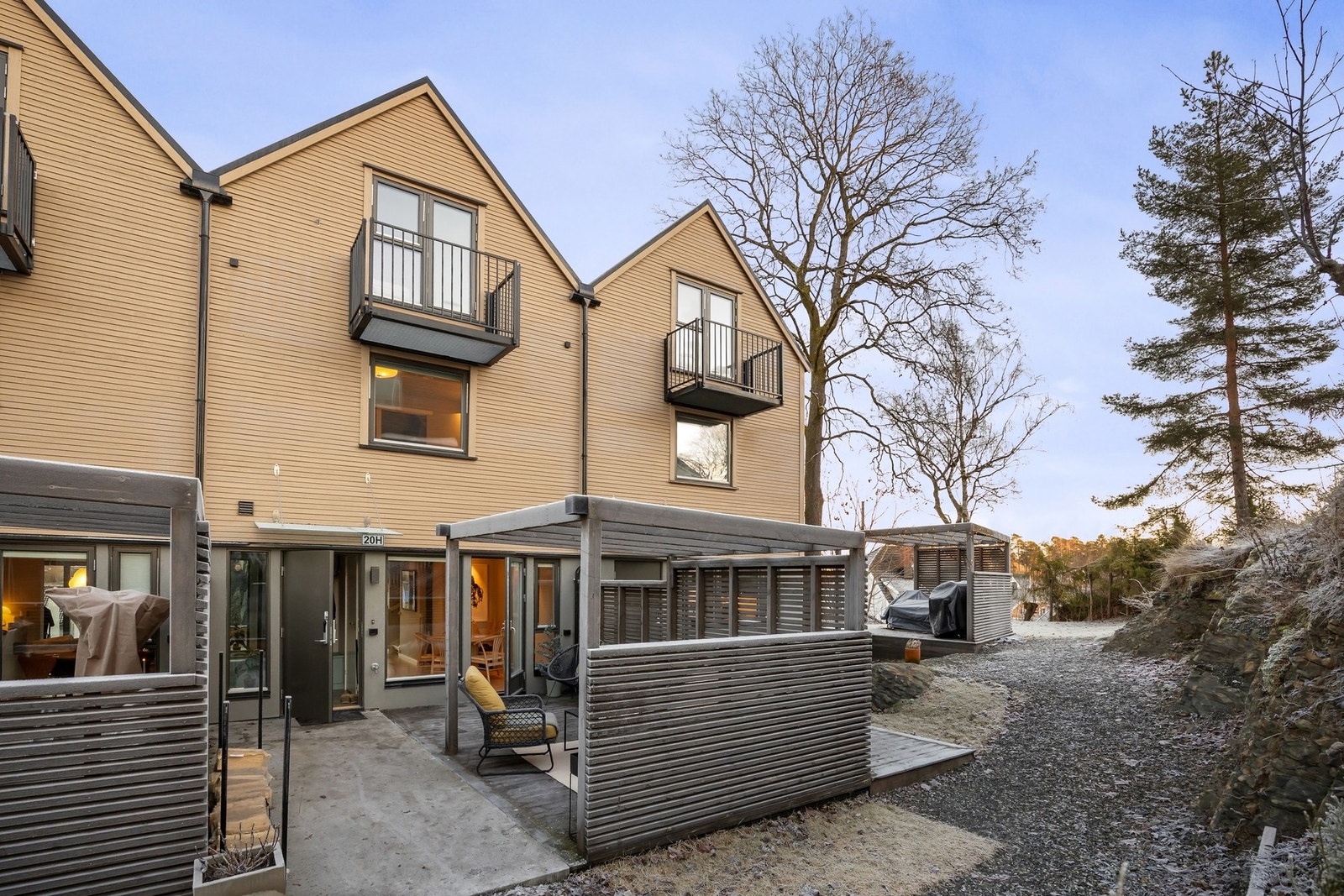 Eiendommen ligger tilbaketrukket til i et veletablert, barnevennlig og attraktivt boligområde Galleribilde